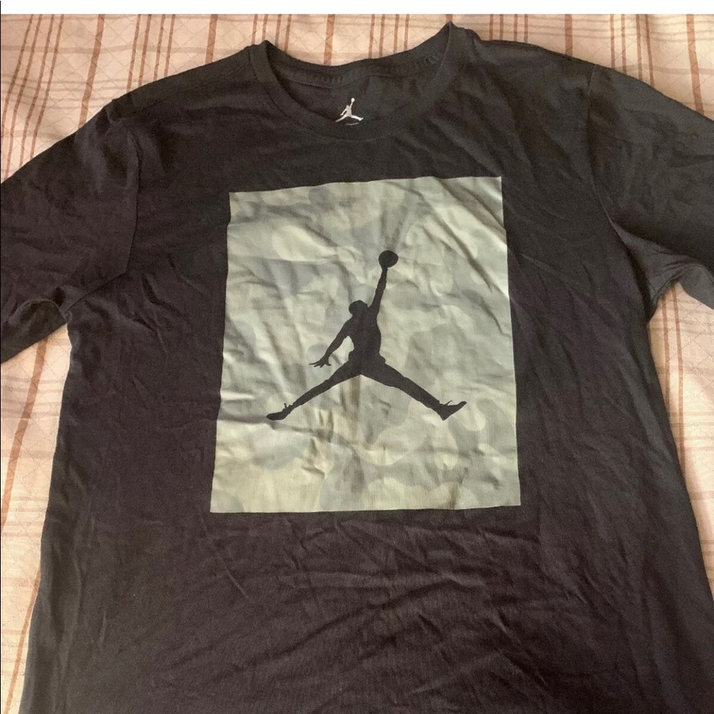 Black and gray Jordan man t shirt size m